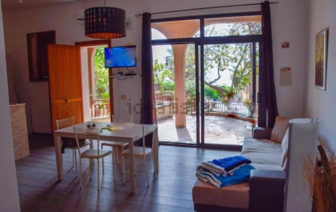 לטויאני Elegance Apartment Taormina מראה חיצוני תמונה