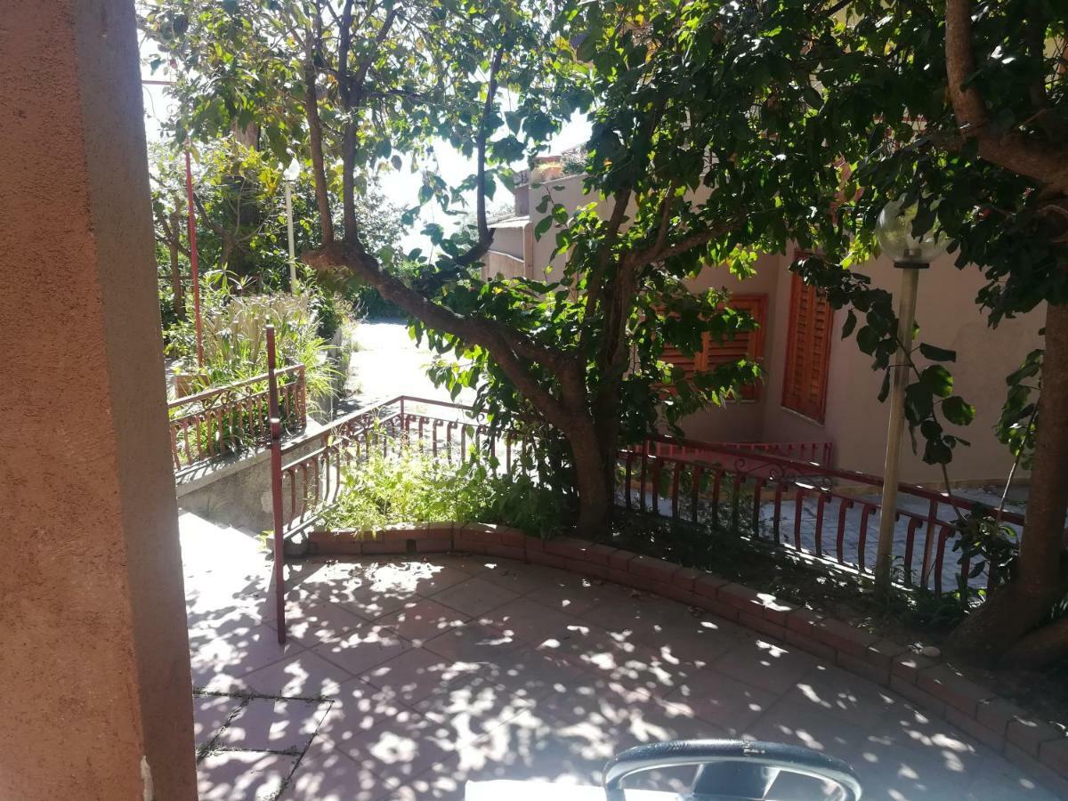 לטויאני Elegance Apartment Taormina מראה חיצוני תמונה